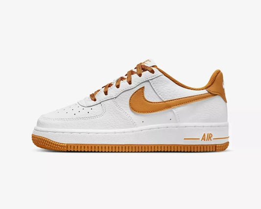 Маратонки Nike Air Force 1 Low White Desert Ochre (FJ0706 100)